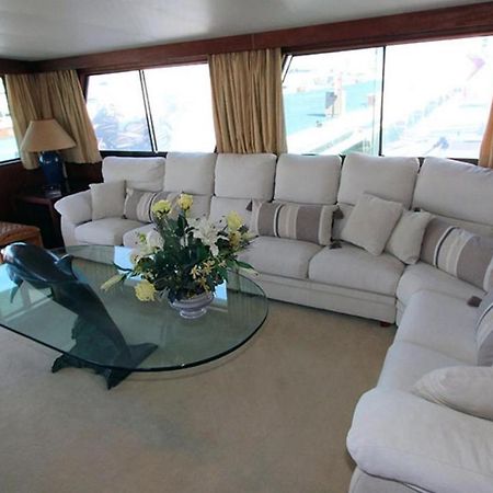 Hotel Yacht Our Alissa Сан-Адріа-де-Бесос Екстер'єр фото