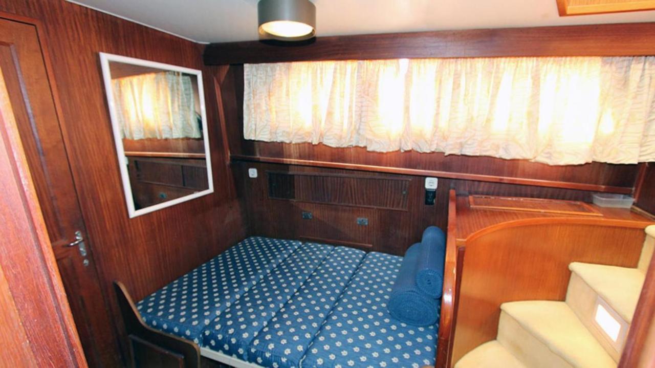 Hotel Yacht Our Alissa Сан-Адріа-де-Бесос Екстер'єр фото