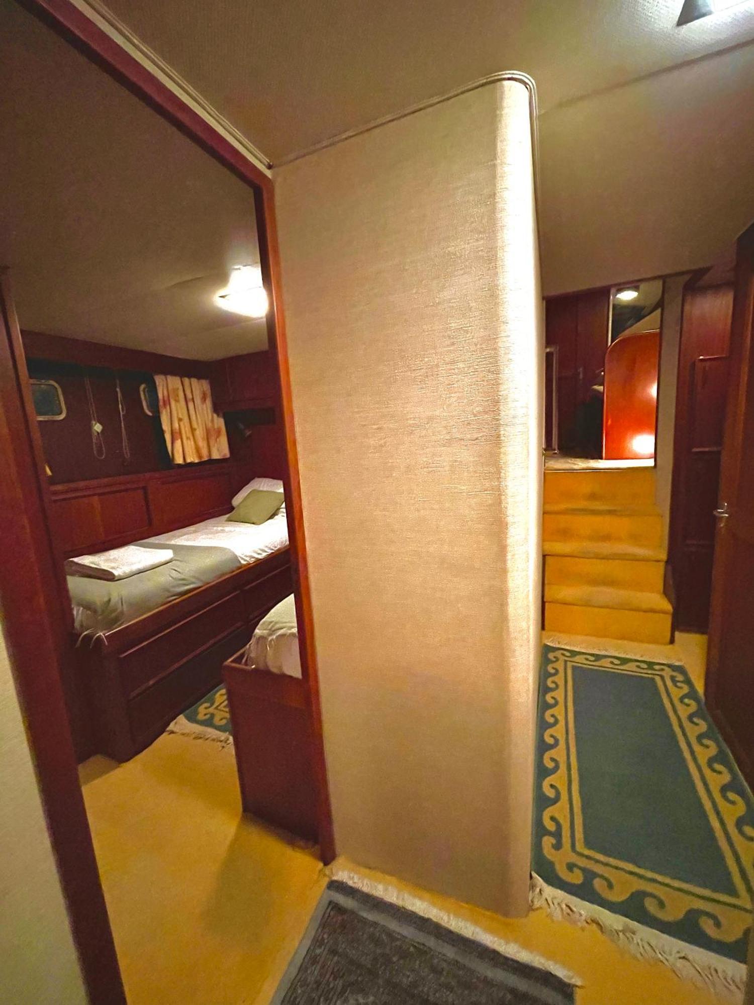 Hotel Yacht Our Alissa Сан-Адріа-де-Бесос Екстер'єр фото