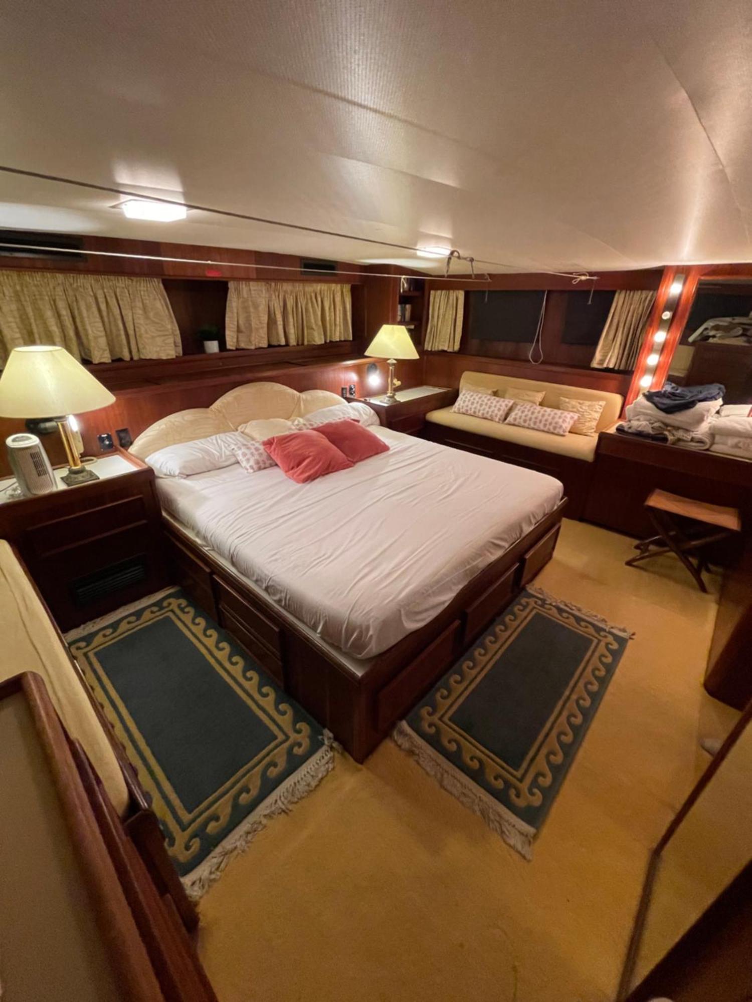 Hotel Yacht Our Alissa Сан-Адріа-де-Бесос Екстер'єр фото