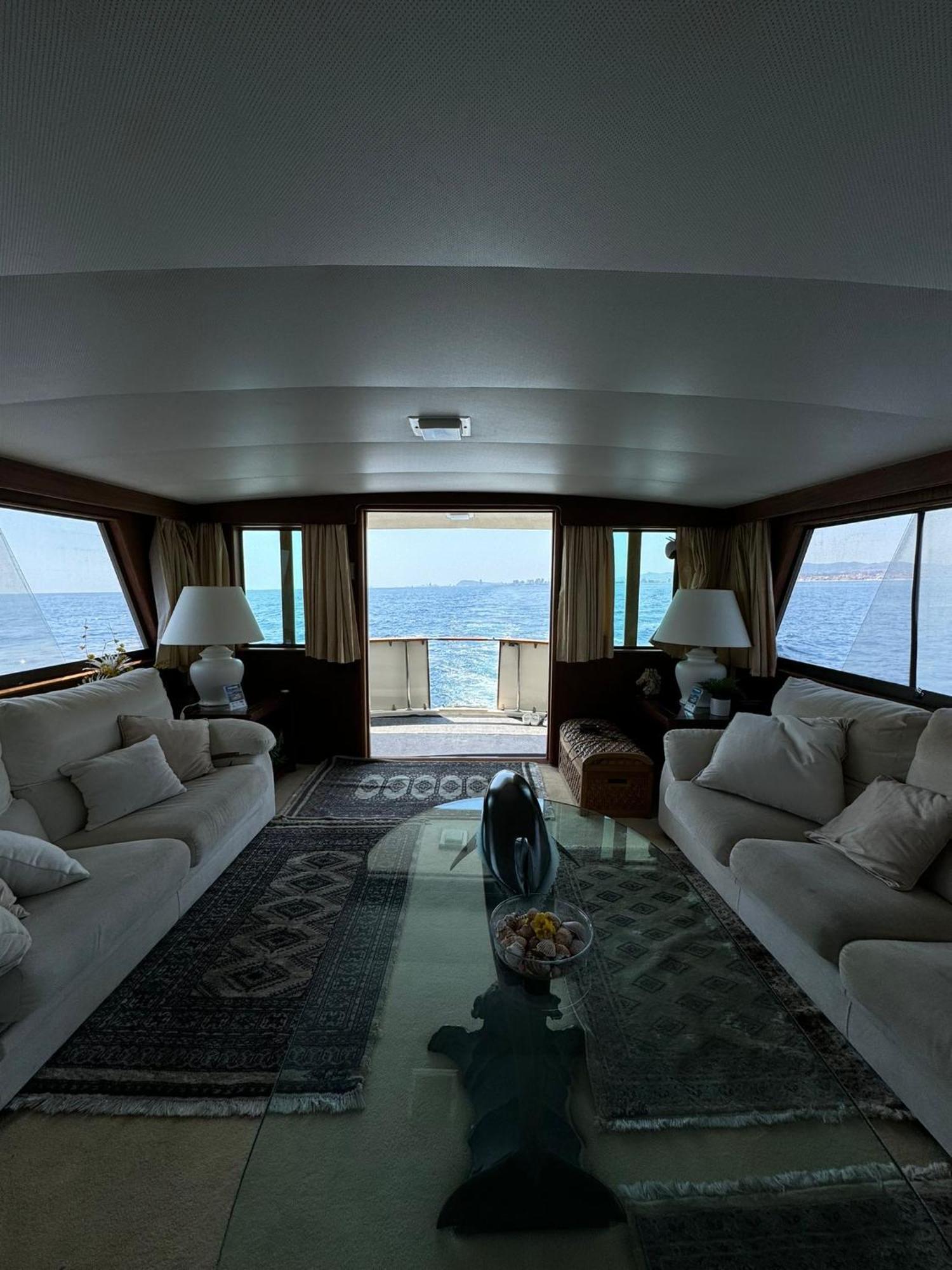 Hotel Yacht Our Alissa Сан-Адріа-де-Бесос Екстер'єр фото